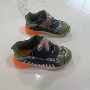 Size 10 Toddler Jurassic Park Dinosaur light up shoes very loved condition